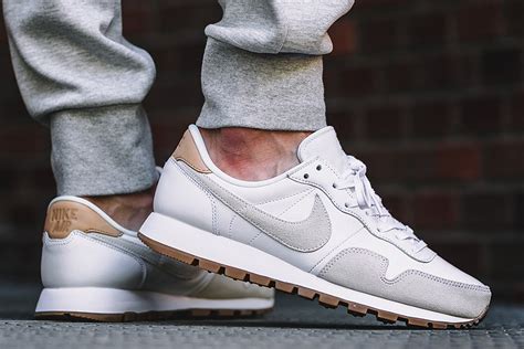 nike air pegasus 83 white gum